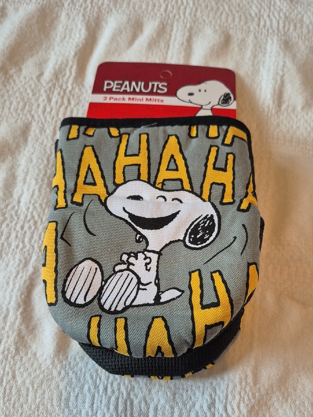 Peanuts 2 pack of mini mitts Snoopy Hahaha design New